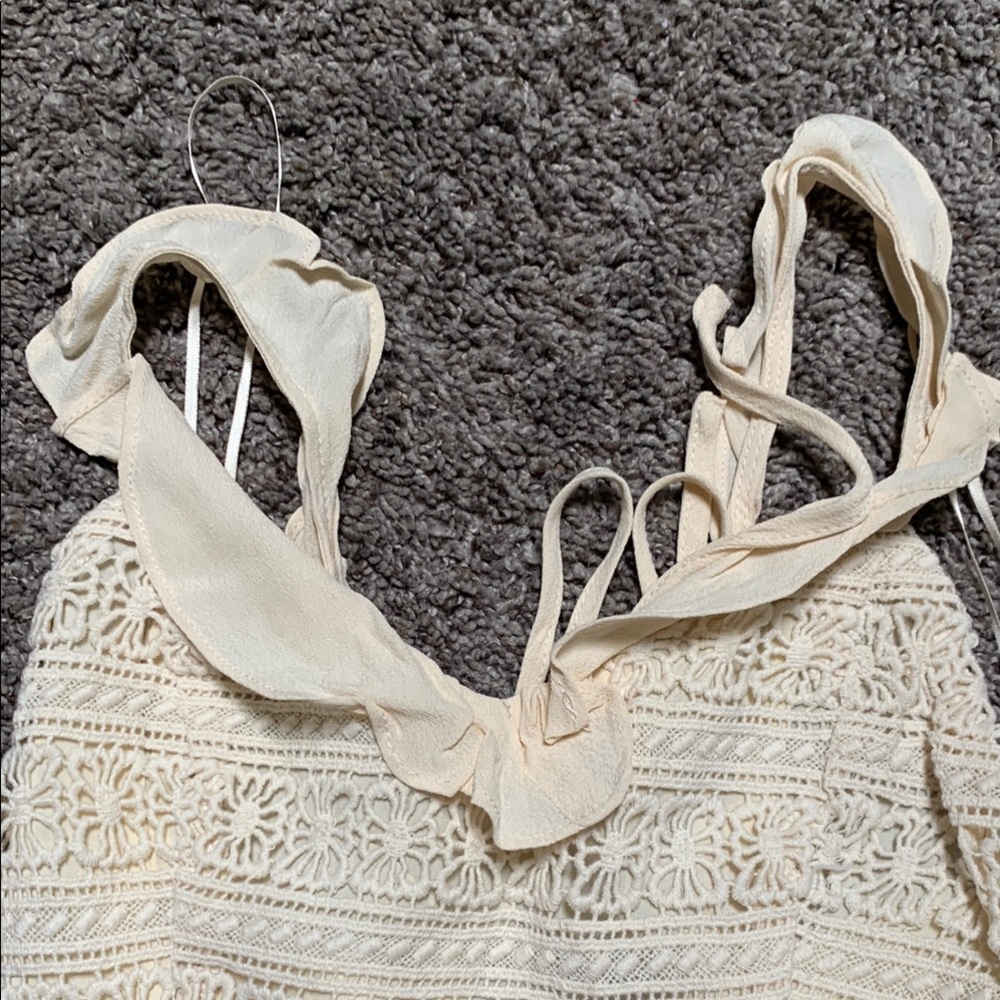 Cream Lace romper. - Picture 3 of 7
